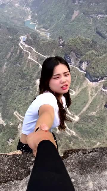 悬崖下的姐姐,一场生死相依的亲情考验